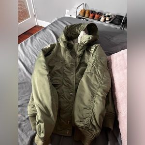 coat with white fur in it